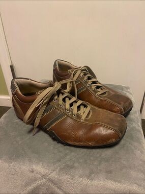 Skechers Men's Brown Leather Lace-Up Sneakers with Tan Accents